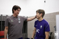 강인이 머리 왜 그래? 홍명보호 드디어 완전체…손흥민도 챔스 2연패 축하해 뜨거운 환영