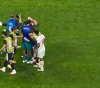경기 지고 상대 뒤통수 ‘퍽’…벨링엄, 충격적 추태로 논란…잉글랜드, 아르헨티나에 역전패